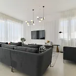 Luxury Aurora With Pool & Large Patio Villa