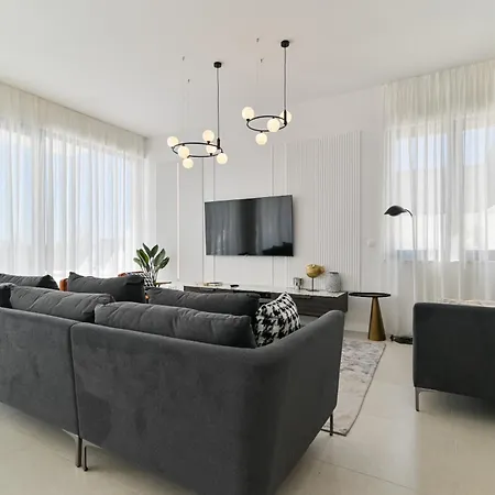 Luxury Aurora With Pool & Large Patio Villa