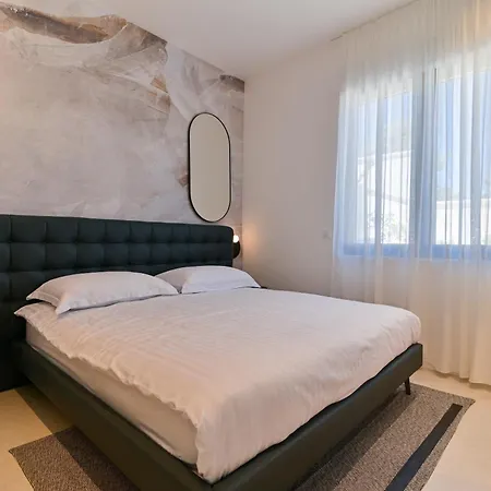 Luxury Aurora With Pool & Large Patio *