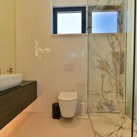 Villa Luxury Aurora With Pool & Large Patio