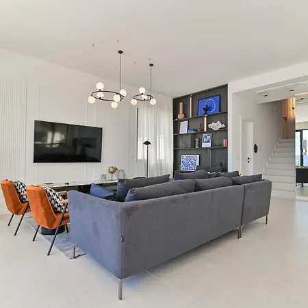 Villa Luxury Aurora With Pool & Large Patio Trogir