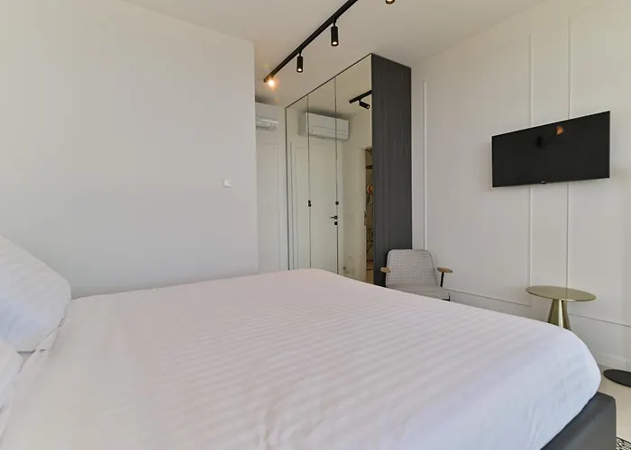 Villa Luxury Aurora With Pool & Large Patio