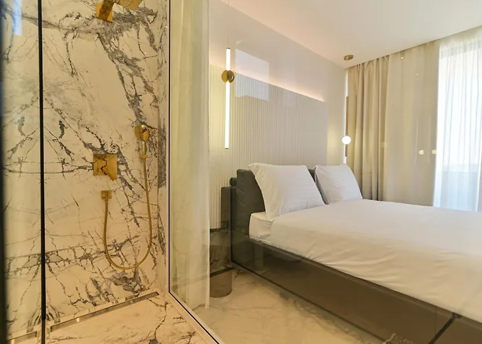 Luxury Aurora With Pool & Large Patio