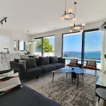 Villa Luxury Aurora With Pool & Large Patio *