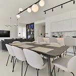 Villa Luxury Aurora With Pool & Large Patio