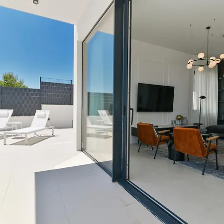 Luxury Aurora With Pool & Large Patio