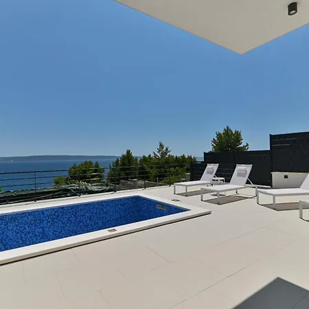 Villa Luxury Aurora With Pool & Large Patio