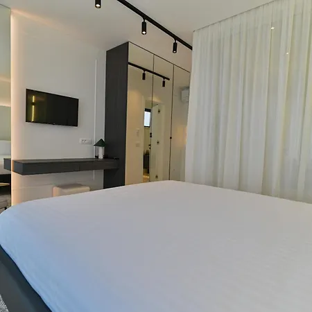 Luxury Aurora With Pool & Large Patio Τρογκίρ