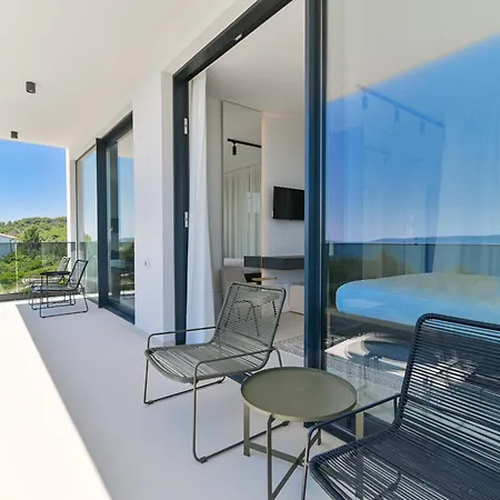 Villa Luxury Aurora With Pool & Large Patio *