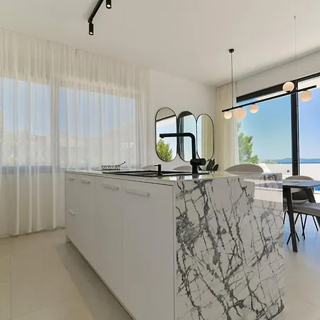 Villa Luxury Aurora With Pool & Large Patio *