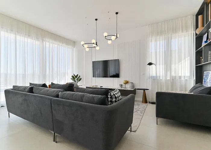 Luxury Aurora With Pool & Large Patio Βίλα