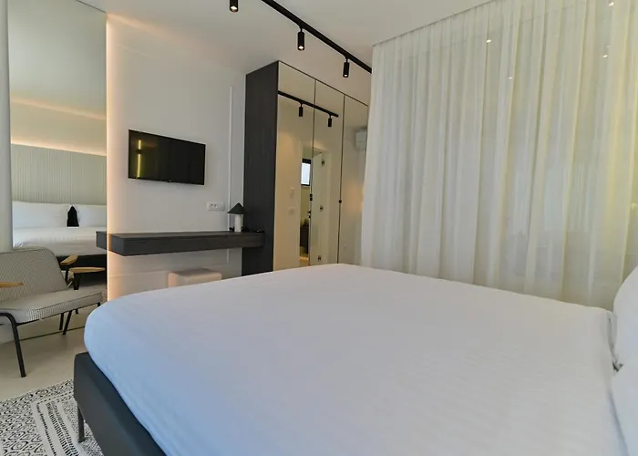 Luxury Aurora With Pool & Large Patio Τρογκίρ