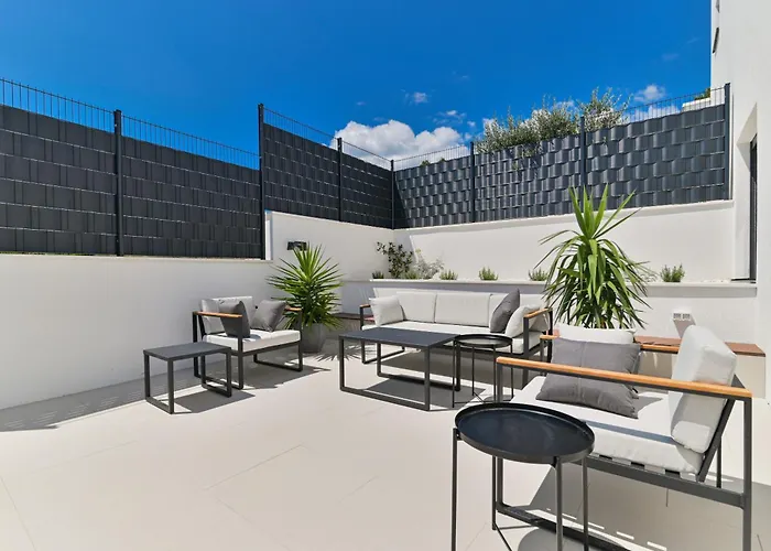 Luxury Aurora With Pool & Large Patio * Τρογκίρ