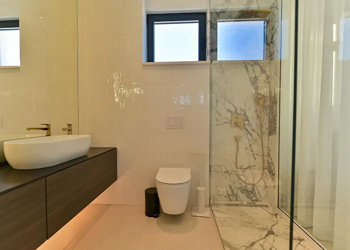 Βίλα Luxury Aurora With Pool & Large Patio