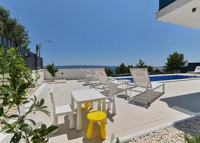 Βίλα Luxury Aurora With Pool & Large Patio