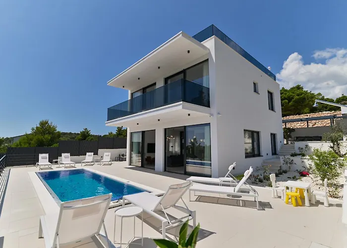 Luxury Aurora With Pool & Large Patio Βίλα