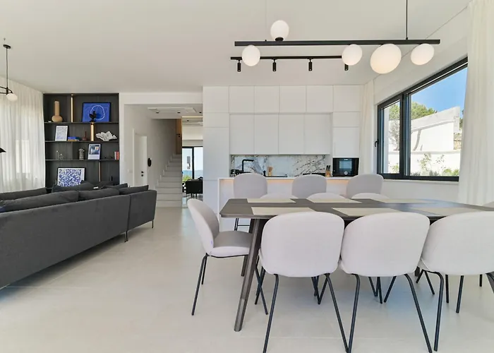 Luxury Aurora With Pool & Large Patio * Τρογκίρ