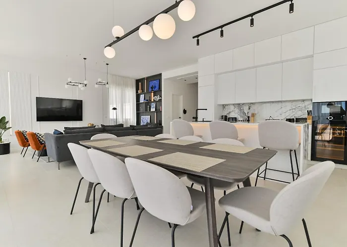 Βίλα Luxury Aurora With Pool & Large Patio