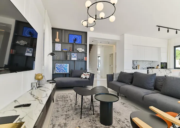 Luxury Aurora With Pool & Large Patio *